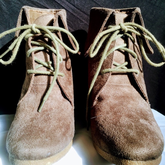 Wedged ankle booties, fit like an 8.5 - Picture 6 of 6